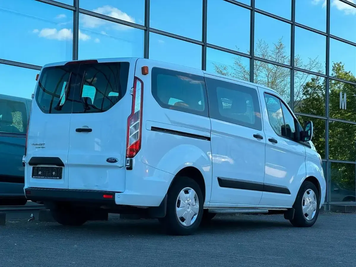 Gebraucht Ford Transit Tourneo Trend 105 PS (77 kW) 2019 Weiß Van / Kleinbus