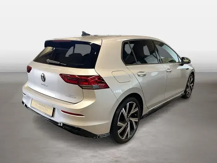 Gebraucht VW Golf VIII R-line 150 PS (110 kW) 2024 Reflexsilber Limousine