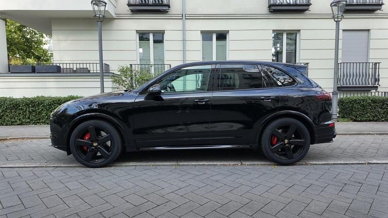 Schwarz Gebraucht 2016 Porsche Cayenne Chrono SUV | 38.500 € (Fairer Preis) - Bild 1/4