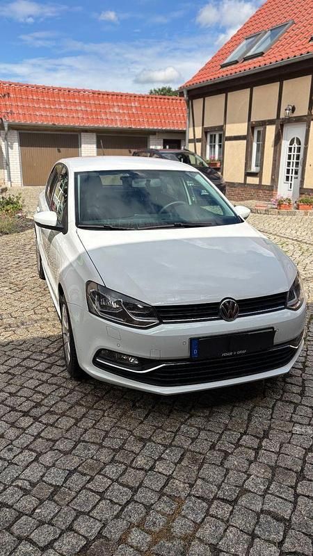 Weiß Gebraucht 2015 VW Polo Kleinwagen | 8.400 € (Fairer Preis) - Bild 1/4