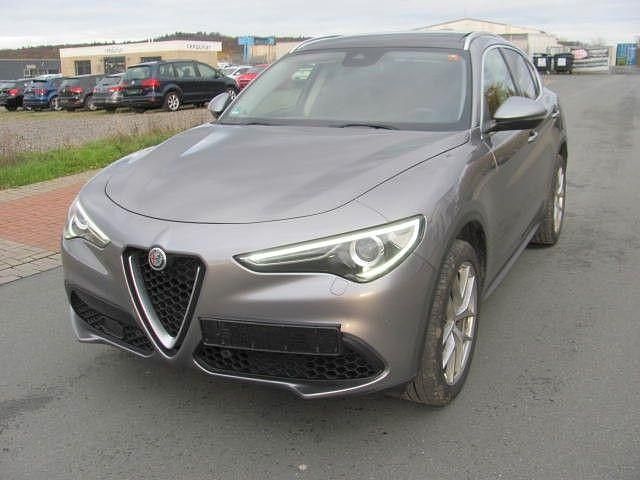 Grau Gebraucht 2018 Alfa Romeo Stelvio Super SUV | 16.850 € (Guter Preis) - Bild 1/4