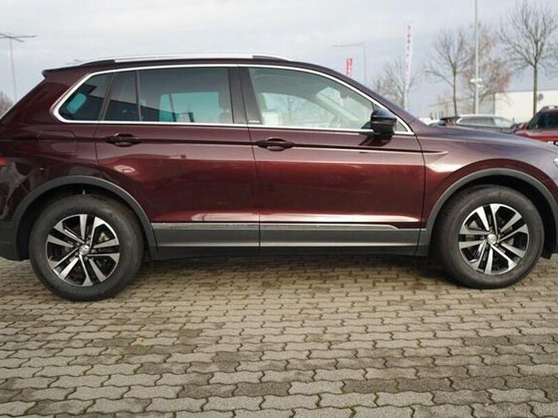 Gebraucht VW Tiguan IQ Drive 131 PS (96 kW) 2019 Crimson red SUV