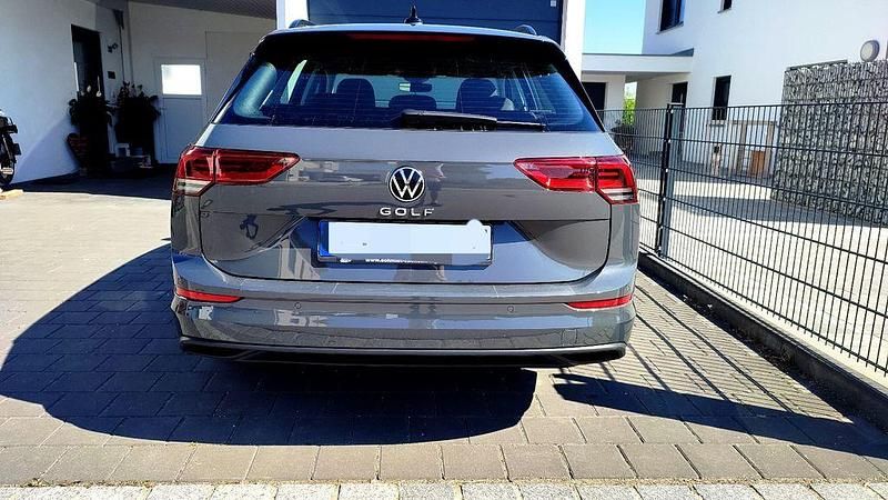 Gebraucht VW Golf VIII Life 110 PS (80 kW) 2022 Grau Kombi