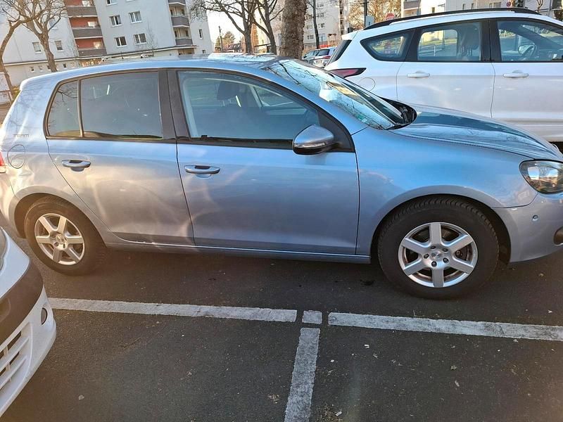 Gebraucht VW Golf VI Team 105 PS (77 kW) 2010 Blau Kleinwagen