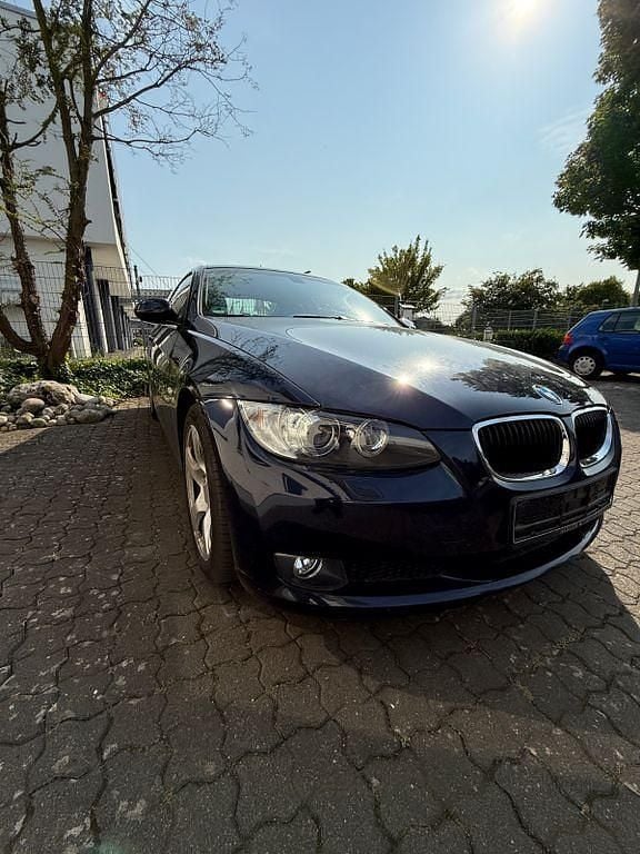 Blau Gebraucht 2009 BMW 320 Coupé | 12.999 € (Teuer) - Bild 1/4