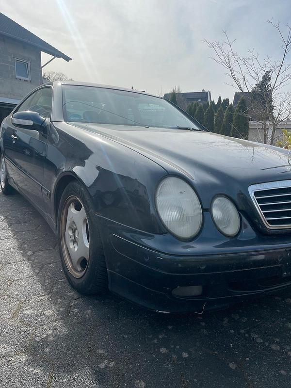 Schwarz Gebraucht 2000 Mercedes CLK320 Elegance Coupé | 1.500 € (Guter Preis) - Bild 1/4