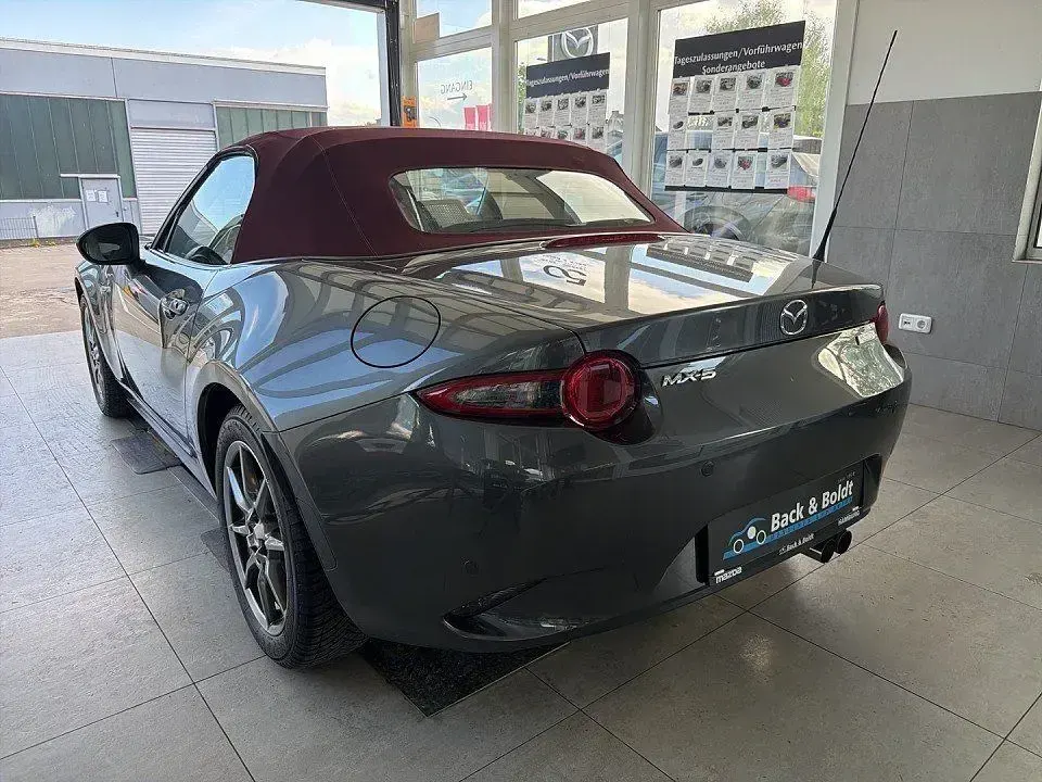Używany Mazda MX5 131 KM (96 kW) 2018 Szary Kabriolet
