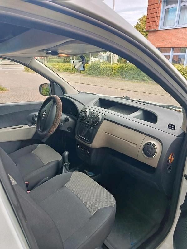 Weiß Gebraucht 2015 Dacia Dokker Van | 7.200 € - Bild 1/4