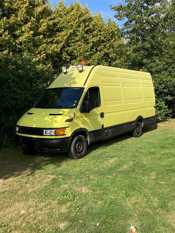 Gelb Gebraucht 2003 Iveco Daily Van / Kleinbus | 8.500 € - Bild 1/4