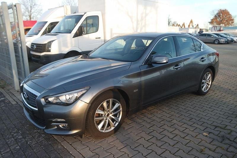 Grau Gebraucht 2017 Infiniti Q50 Limousine | 10.960 € (Superpreis) - Bild 1/4