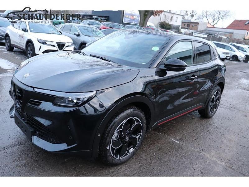 Neu Alfa Romeo Junior Edizione Speciale 114 kW (156 PS) 2026 Nero tortona SUV