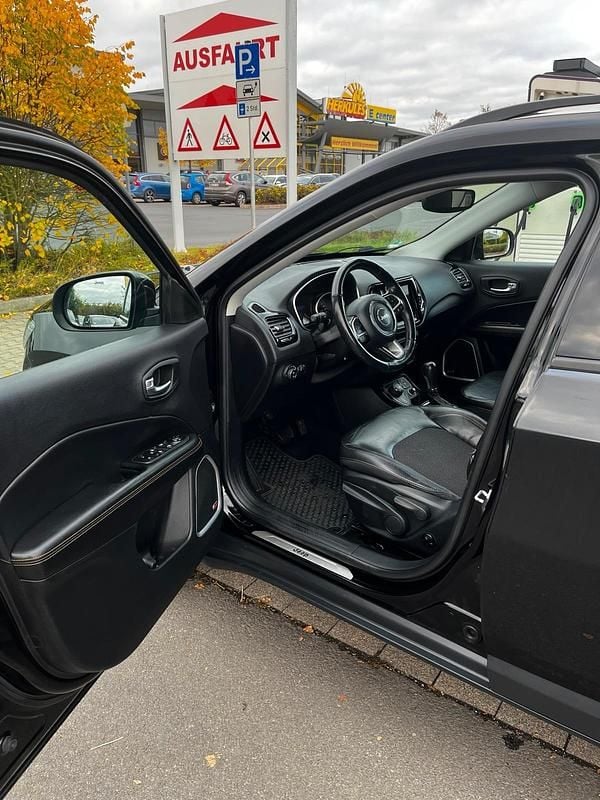 Gebraucht Jeep Compass 170 PS (125 kW) 2018 Schwarz SUV