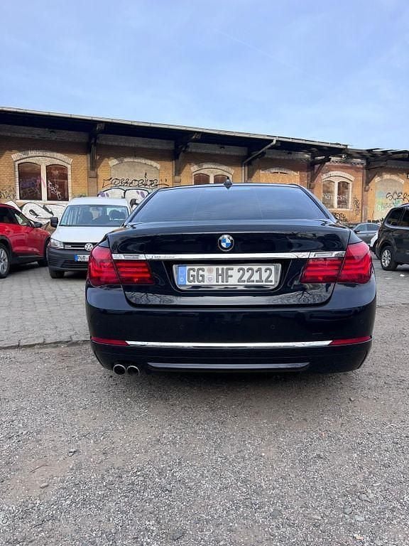 Usado BMW 730 211 HP (155 kW) 2014 Preto Sedan