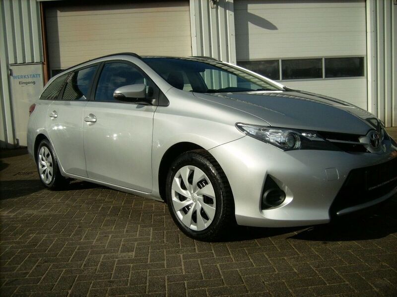 Silber metallic Gebraucht 2014 Toyota Auris Touring Sports Cool Kombi | 10.599 € (Fairer Preis) - Bild 1/4