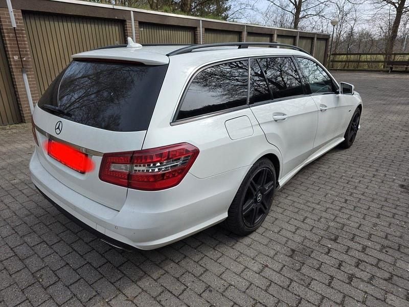 Gebraucht Mercedes E220 Avantgarde 170 PS (125 kW) 2012 Weiß Kombi