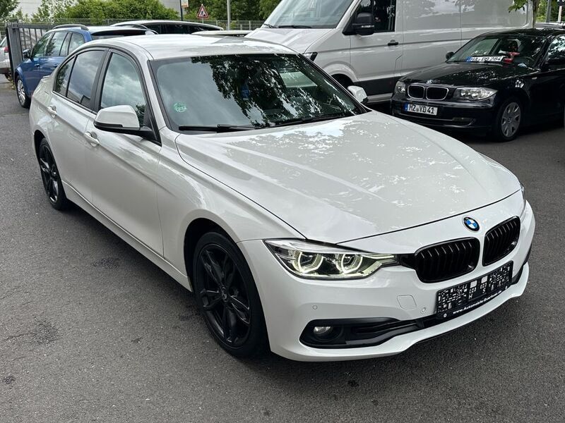 Weiß Gebraucht 2018 BMW 318 Performance Limousine | 13.900 € (Superpreis) - Bild 1/4