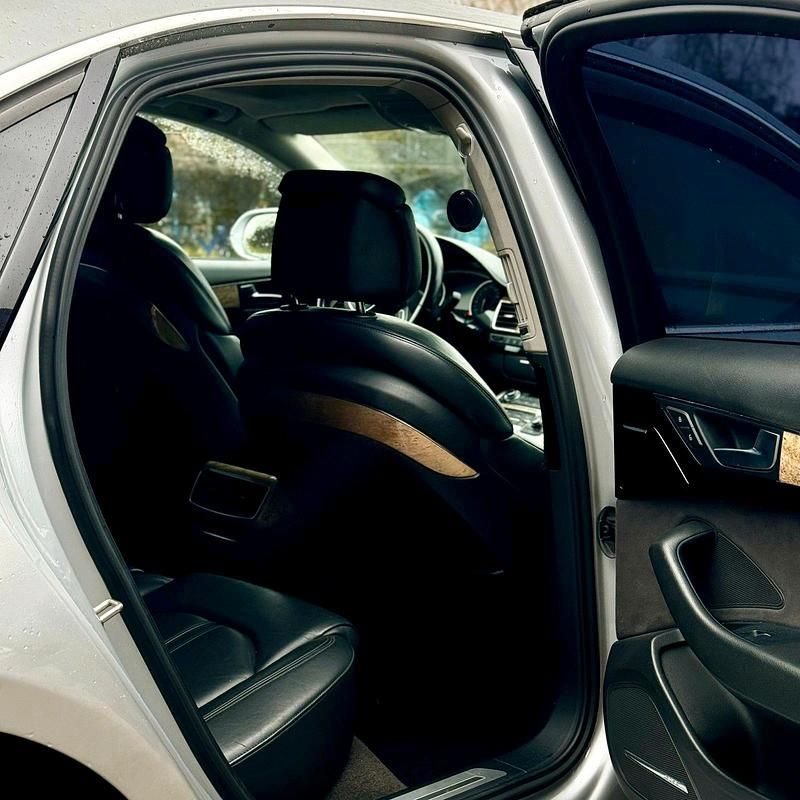 Second-hand Audi A8 250 CP (183 kW) 2011 Argintiu Berlinǎ