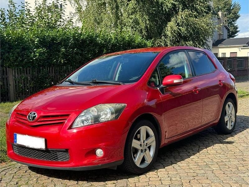 Rot Gebraucht 2011 Toyota Auris Limousine | 4.600 € (Guter Preis) - Bild 1/4