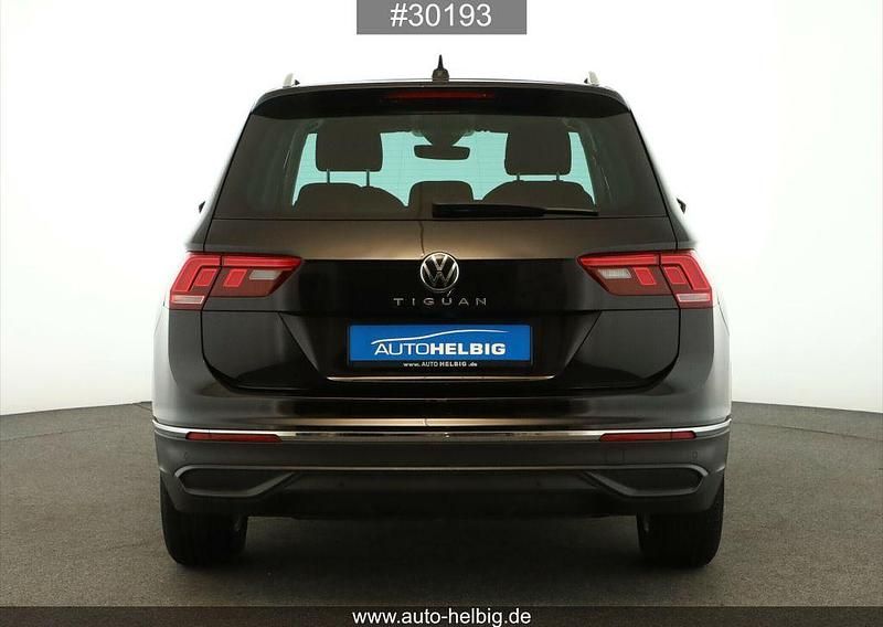Gebraucht VW Tiguan Life 150 PS (110 kW) 2022 Schwarz SUV