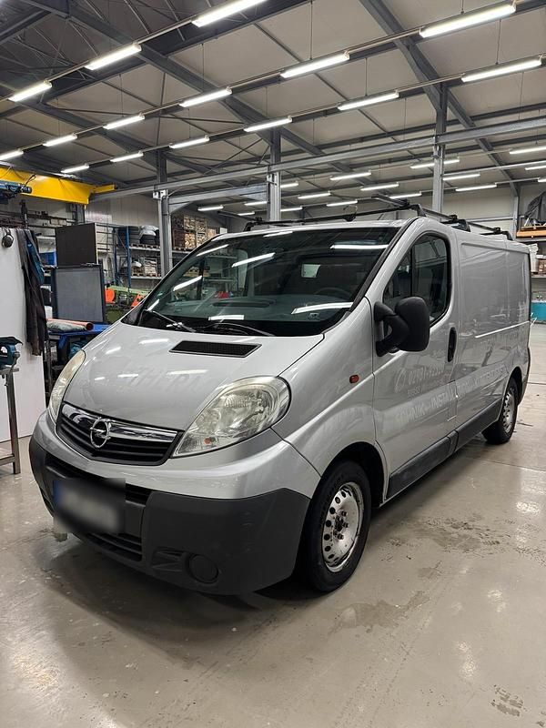 Silber Gebraucht 2009 Opel Vivaro Van / Kleinbus | 3.900 € (Superpreis) - Bild 1/4