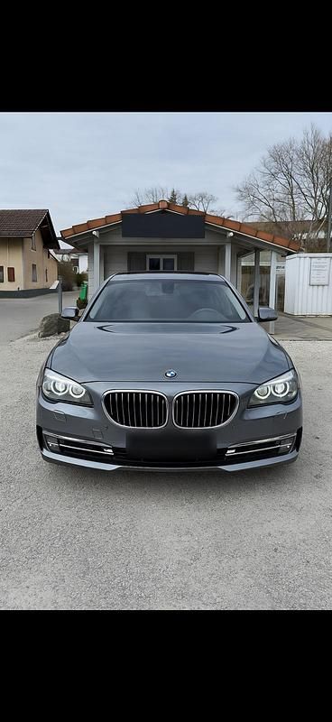 Gebraucht BMW 730L 258 PS (189 kW) 2013 Grau Limousine