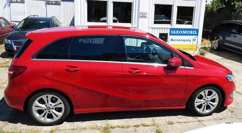 Gebraucht Mercedes B220 184 PS (135 kW) 2017 Jupiterrot uni Van / Kleinbus