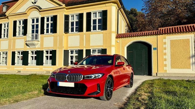 Rot Gebraucht 2024 BMW 330e M Sport Kombi | 46.800 € (Etwas zu teuer) - Bild 1/4