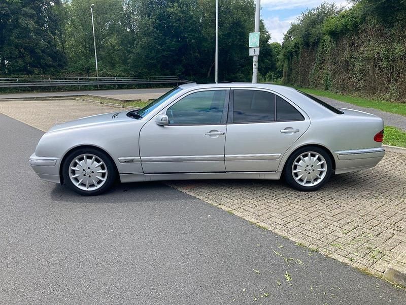 Gebraucht Mercedes E240 Avantgarde 170 PS (125 kW) 2000 Silber Limousine