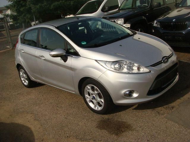Gebraucht Ford Fiesta Titanium 97 PS (71 kW) 2012 Silber Kleinwagen