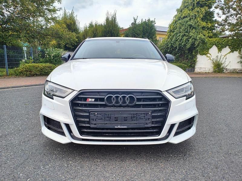 Weiß Gebraucht 2019 Audi S3 Sport Limousine | 29.990 € (Superpreis) - Bild 1/4