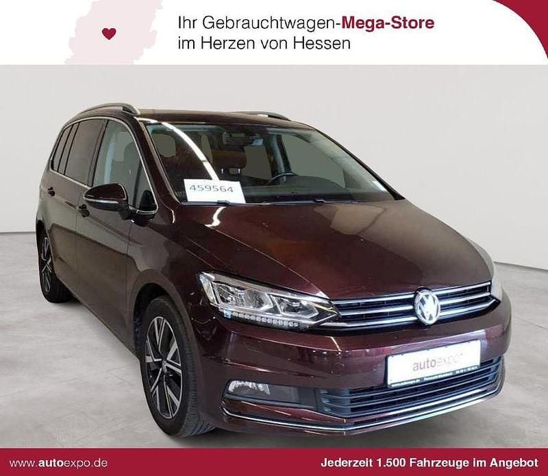 Crimson red metallic Gebraucht 2019 VW Touran Highline Van / Kleinbus | 19.990 € (Guter Preis) - Bild 1/4