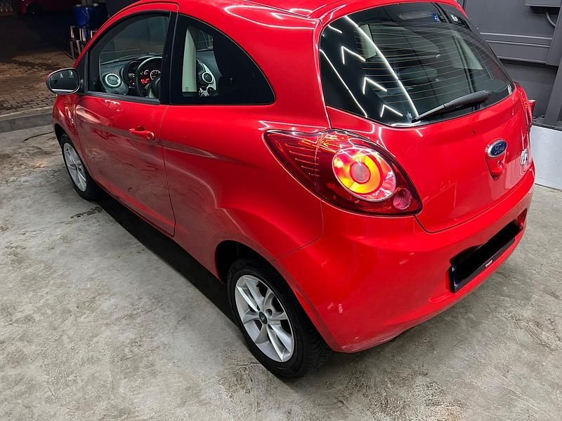 Gebraucht Ford Ka 69 PS (50 kW) 2014 Rot Kleinwagen