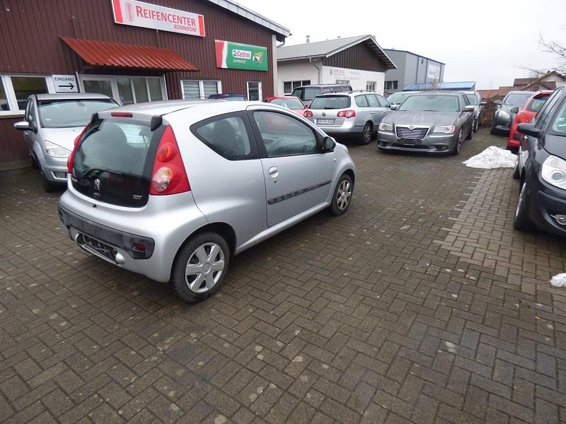 Gebraucht Peugeot 107 68 PS (50 kW) 2009 Grau Kleinwagen