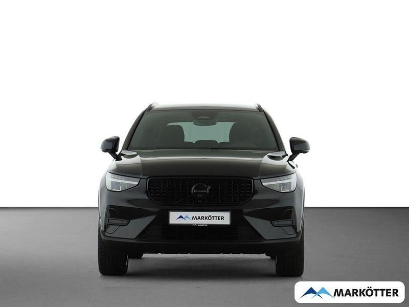 Neu Volvo XC40 Plus 197 PS (144 kW) 2026 Grau SUV