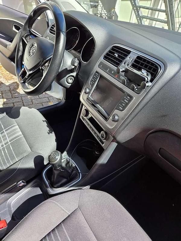 Weiß Gebraucht 2015 VW Polo LOUNGE Kleinwagen | 7.900 € (Guter Preis) - Bild 1/4