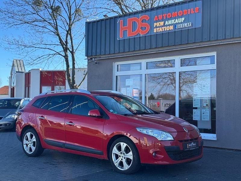 Gebraucht Renault Mégane III Dynamique 131 PS (96 kW) 2010 Rot Limousine
