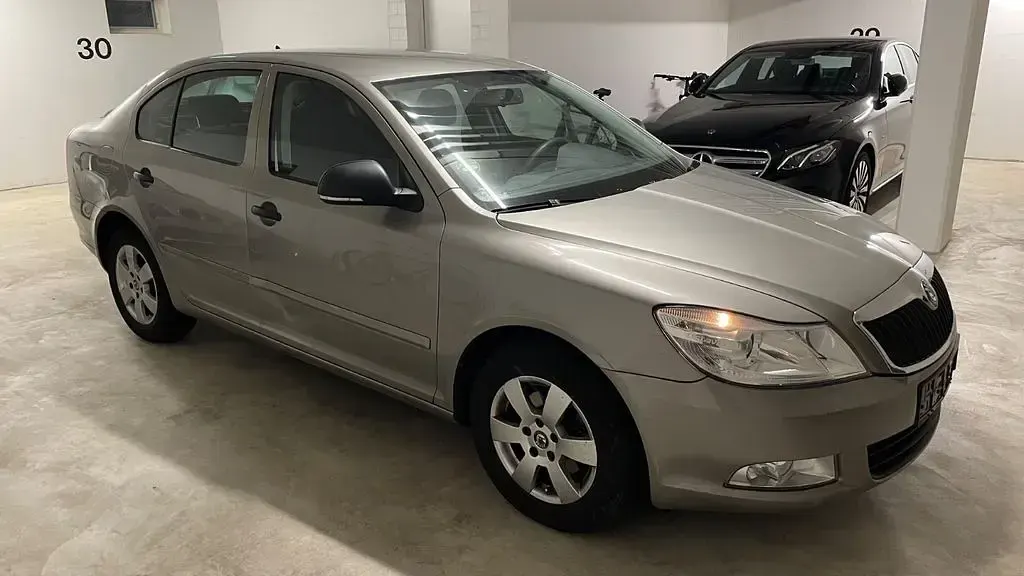 Gebraucht Skoda Octavia Ambition 122 PS (89 kW) 2011 Grau Limousine
