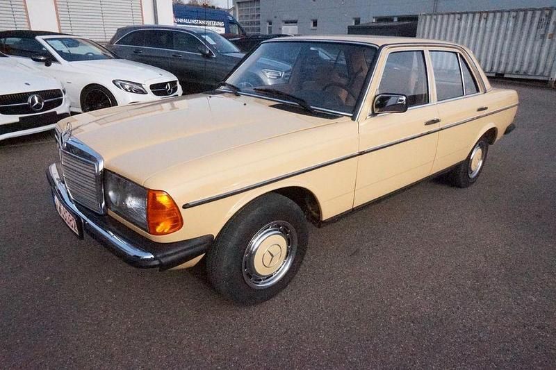 Gebraucht Mercedes 300 88 PS (64 kW) 1983 Gelb Limousine