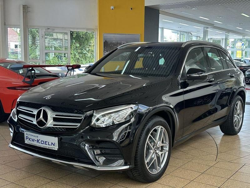 Obsidianschwarz metallic (metallic) Gebraucht 2017 Mercedes GLC250 AMG line SUV | 28.999 € (Fairer Preis) - Bild 1/4