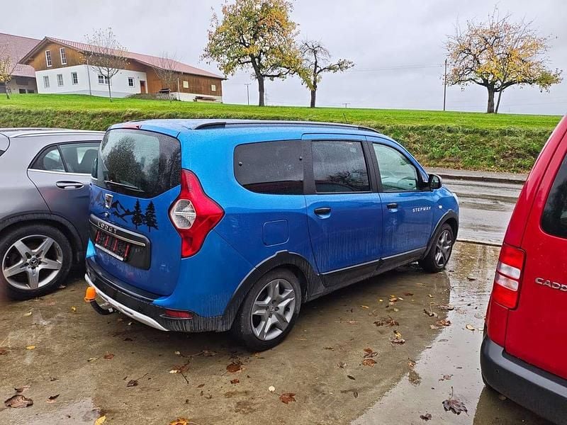 Blau Gebraucht 2019 Dacia Lodgy Stepway Van / Kleinbus | 13.000 € (Fairer Preis) - Bild 1/4