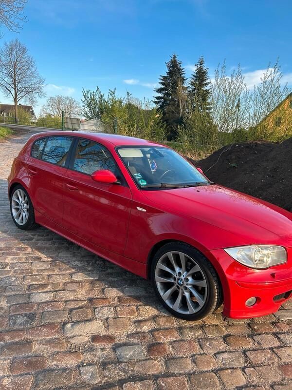 Rot Gebraucht 2006 BMW 118 Kleinwagen | 3.600 € (Fairer Preis) - Bild 1/4
