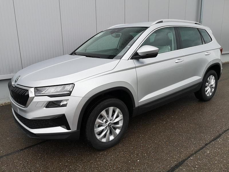 Reflexsilber metallic Neu 2025 Skoda Karoq Selection SUV | 34.190 € (Fairer Preis) - Bild 1/2
