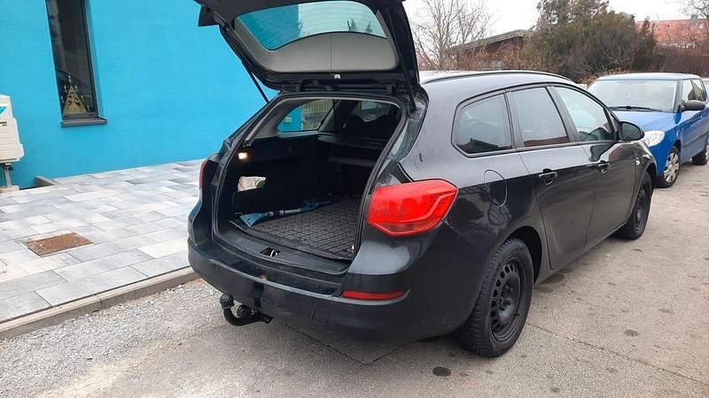 Gebraucht Opel Astra Sport 110 PS (80 kW) 2012 Schwarz Kombi