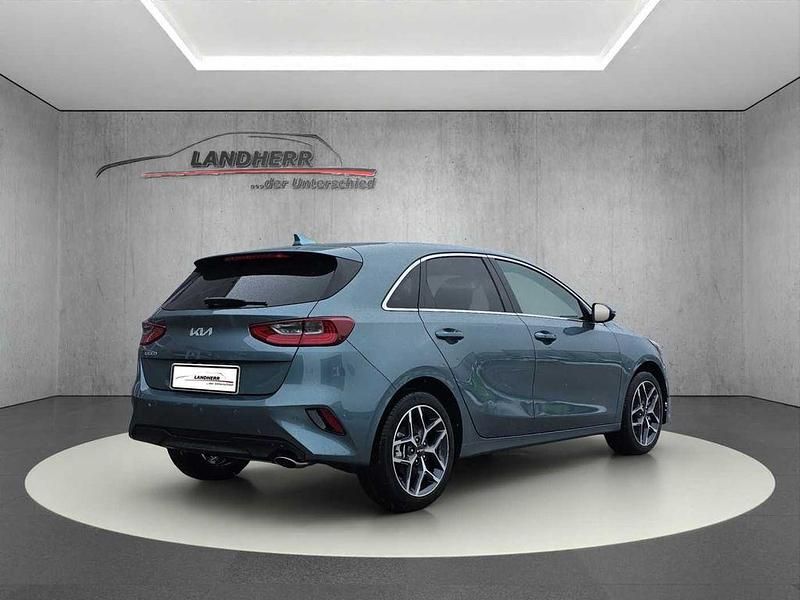 Neu Kia Ceed Gold 140 PS (102 kW) 2026 Yucca steel gray Kleinwagen