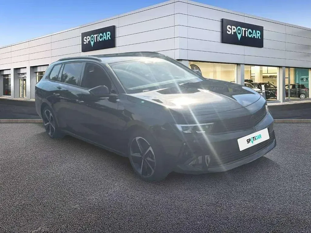 Gebraucht Opel Astra 131 PS (96 kW) 2024 Lackierung schwarz perla nera Kleinwagen