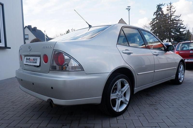Gebraucht Lexus IS200 155 PS (114 kW) 2002 Silber Limousine
