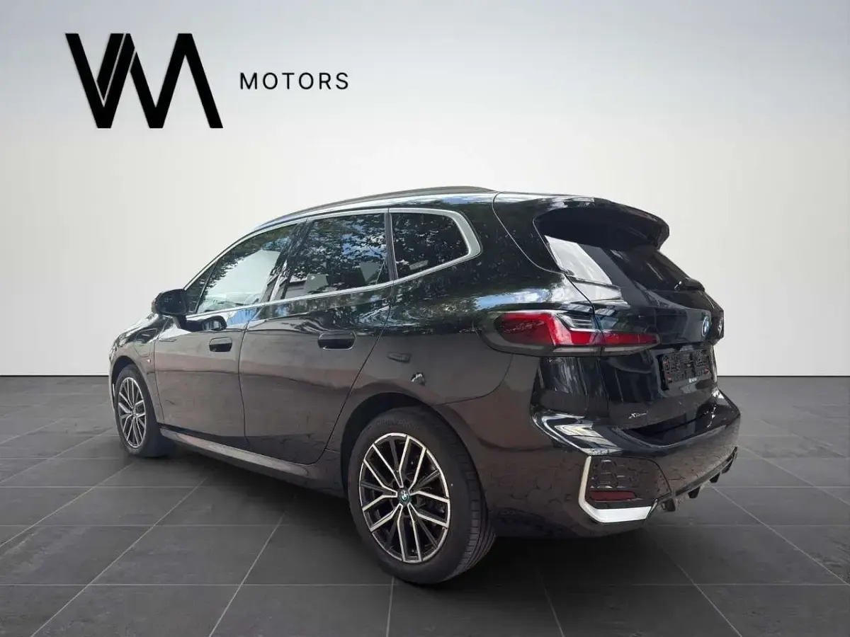 Gebraucht BMW 225 M Sport 245 PS (180 kW) 2024 Saphirschwarz Van / Kleinbus