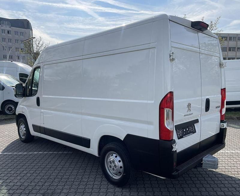 Gebraucht Peugeot Boxer 131 PS (96 kW) 2019 Weiß Van