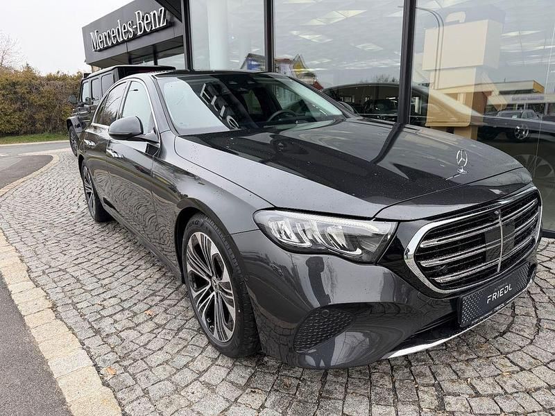Gebraucht Mercedes E220 Exclusive 197 PS (144 kW) 2024 Grau Limousine