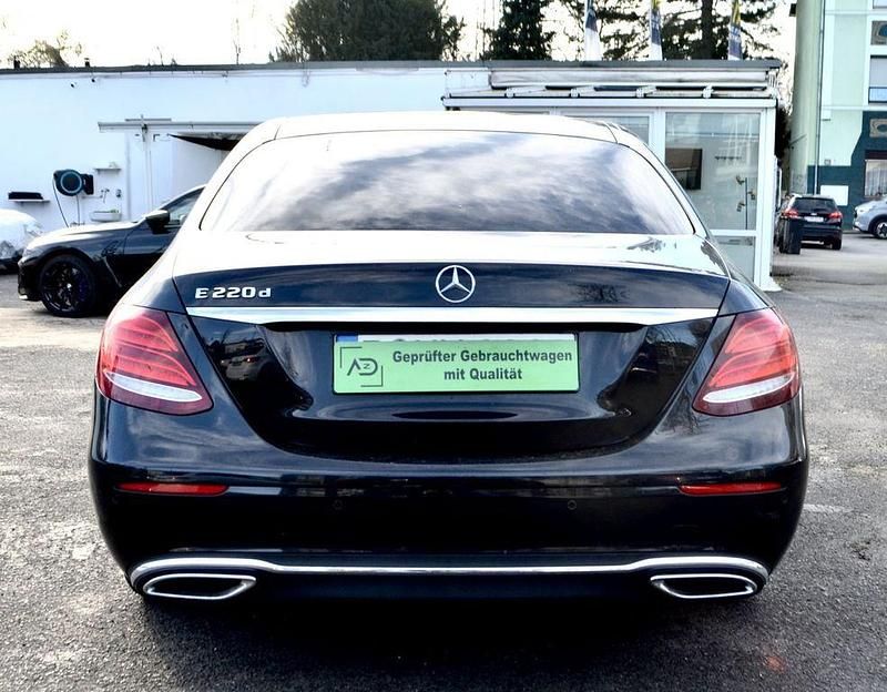 Gebraucht Mercedes E220 Avantgarde 194 PS (142 kW) 2018 Schwarz Limousine